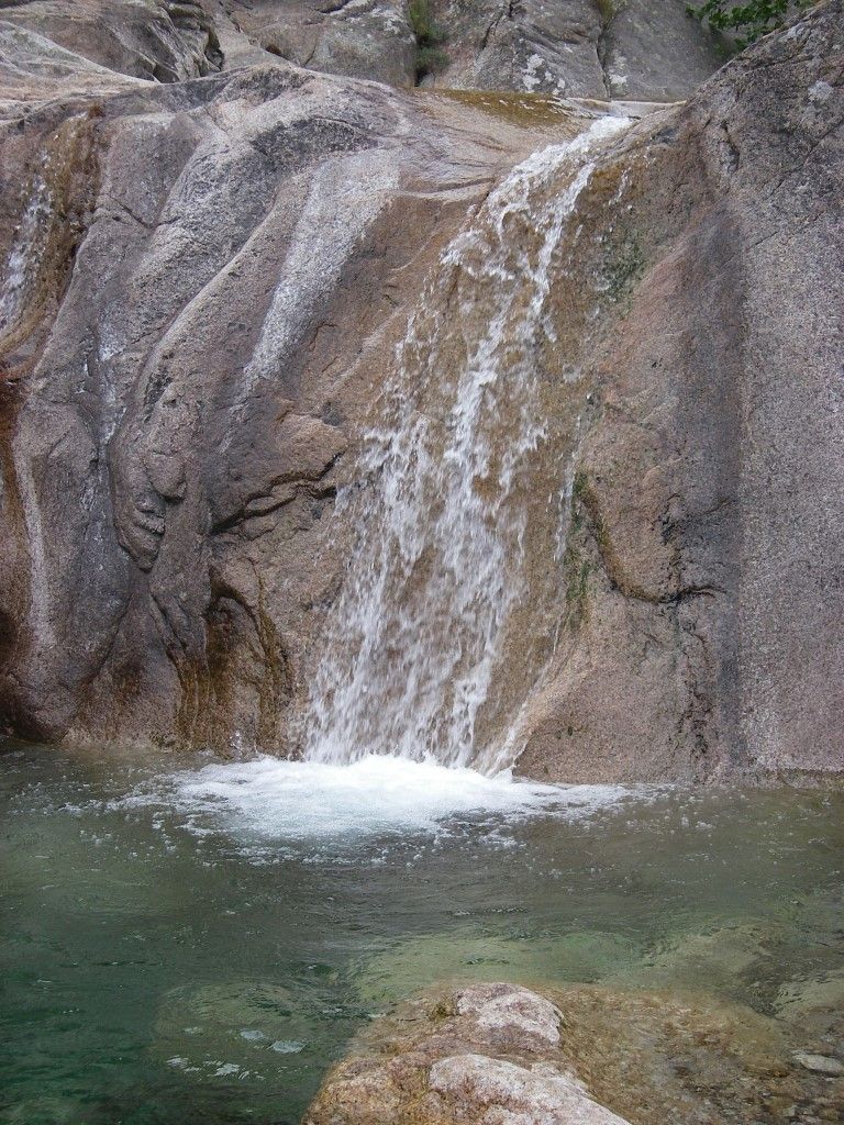 Canyoning sauts cascade tobogans à Bavella